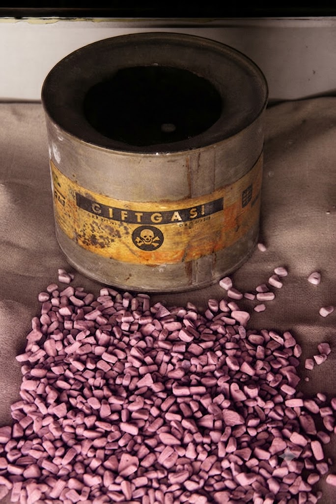 zyklon gassing pellets auschwitz holocaust miklos nyiszli